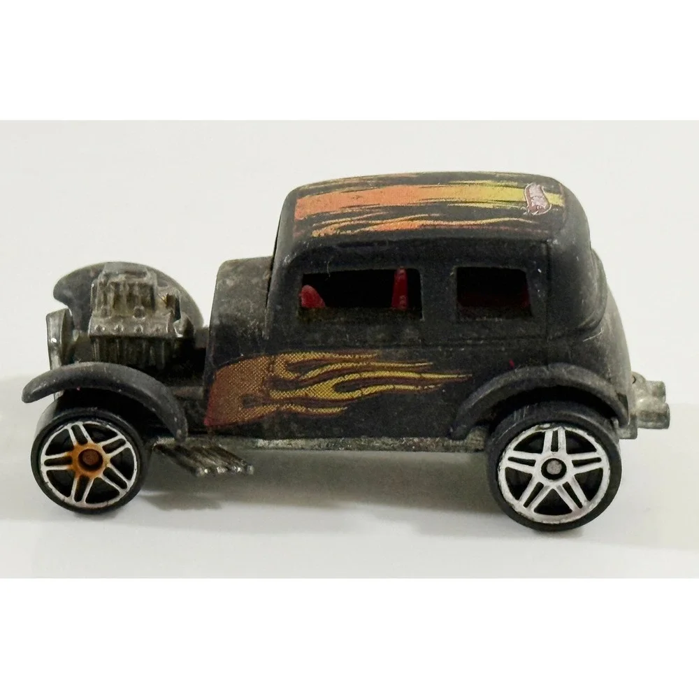 Hot Wheels '32 Ford Vicky Kids 1:64 Black Flame Hot Rod Diecast Car